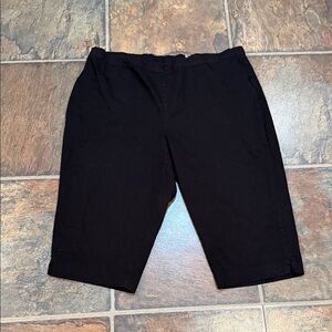 Woman's Black Capris